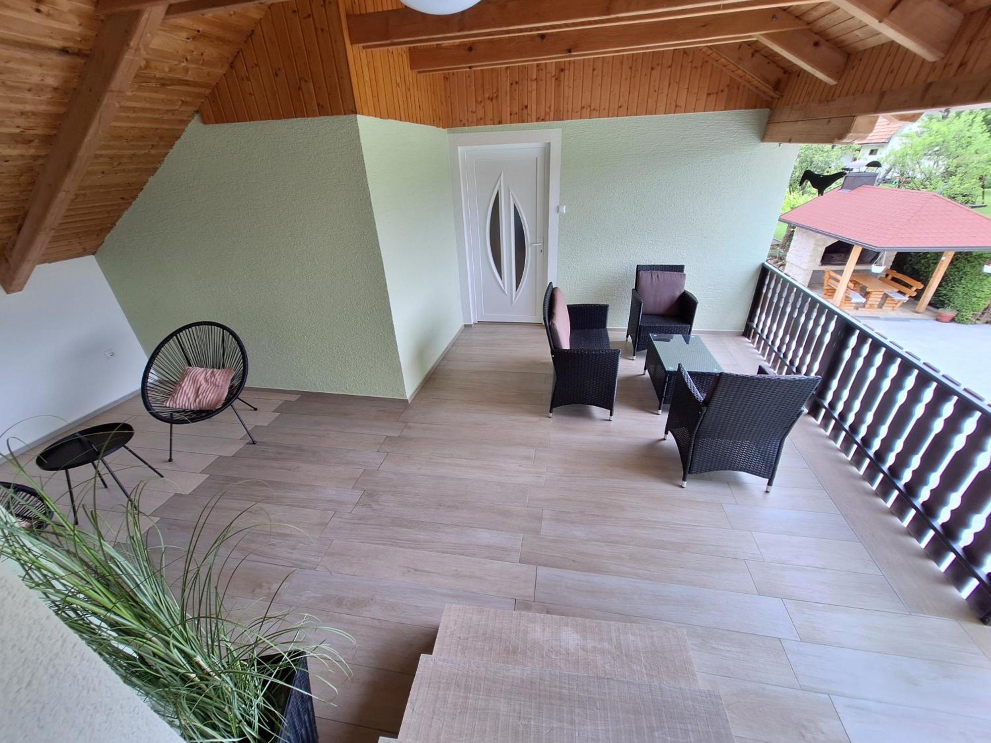 Guesthouse Miha Rakovica Exterior photo