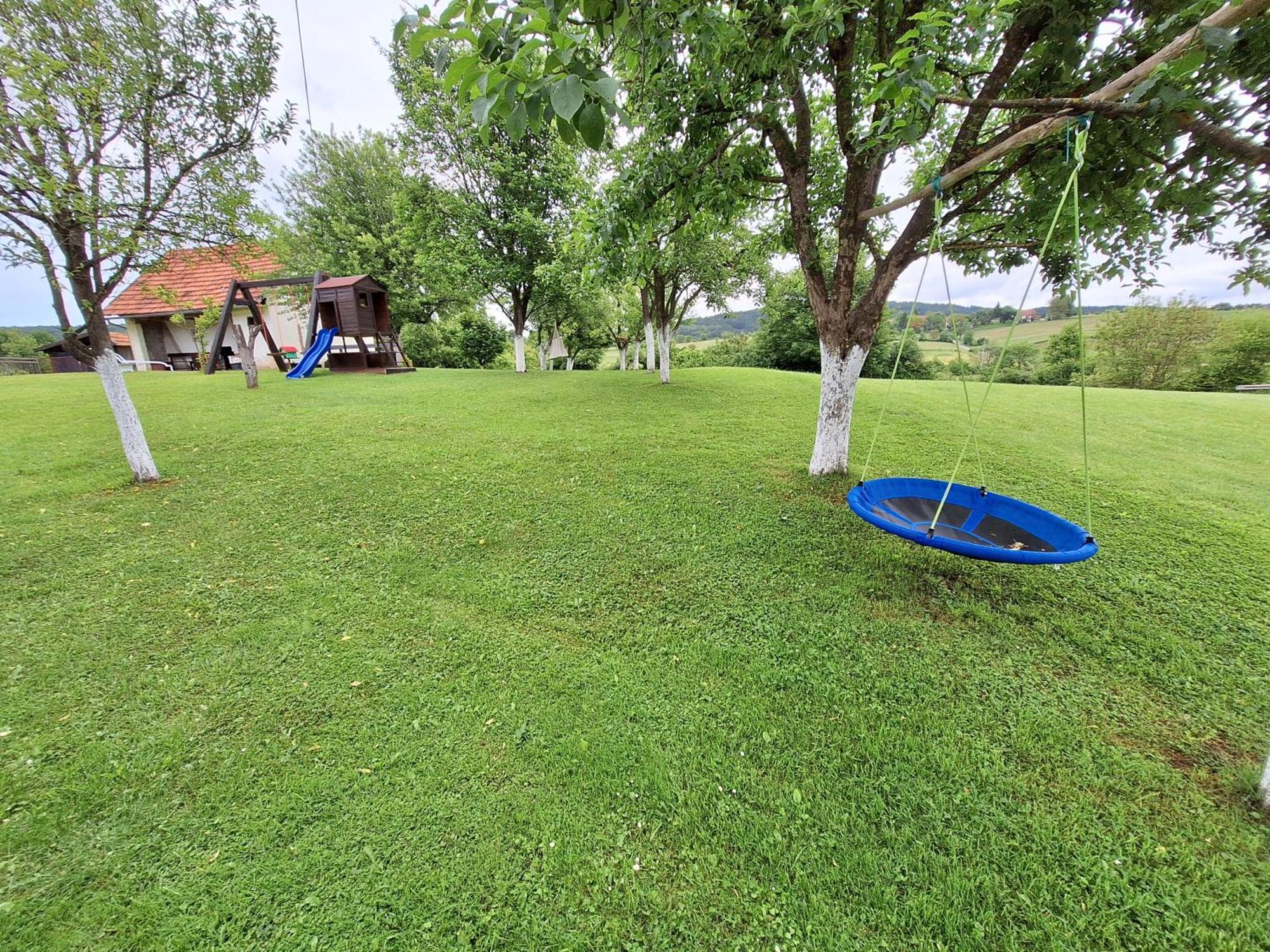 Guesthouse Miha Rakovica Exterior photo