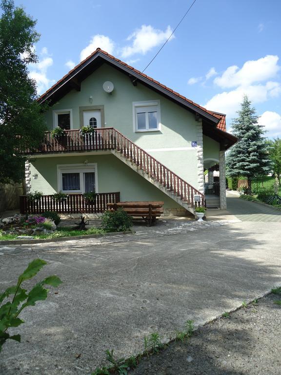Guesthouse Miha Rakovica Exterior photo
